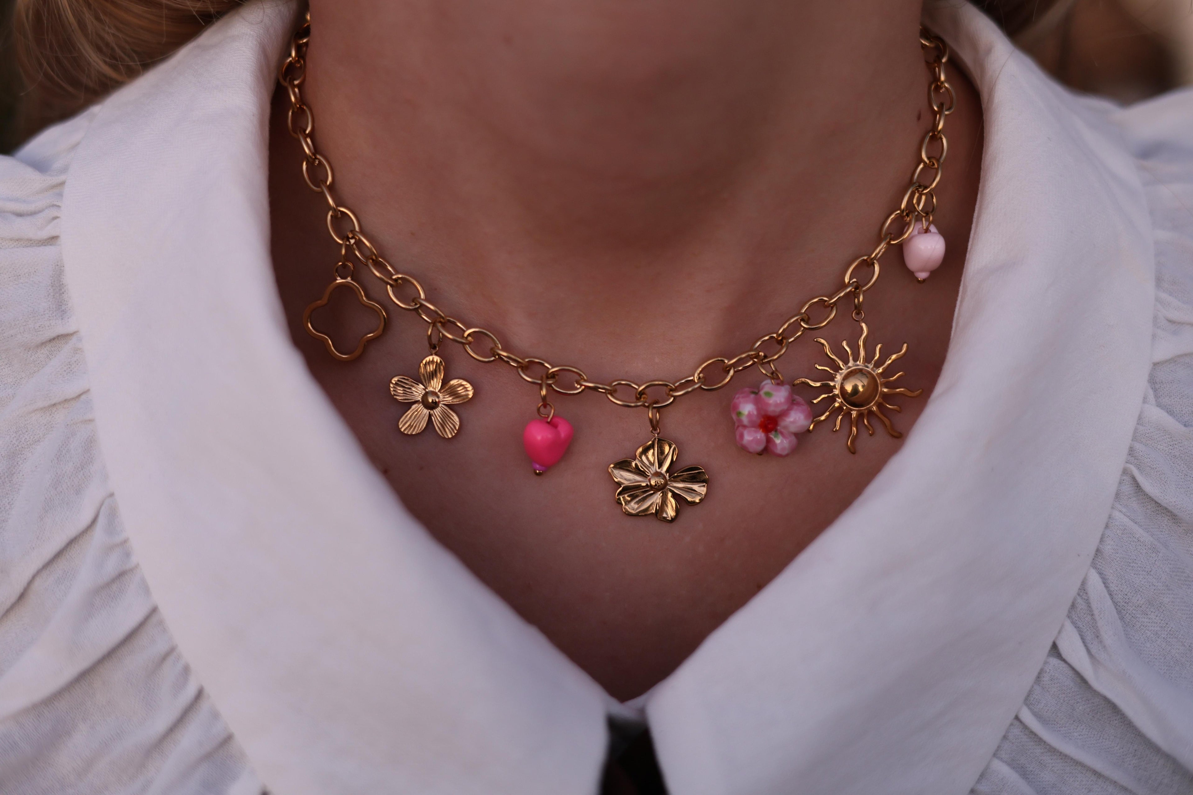 Collier charms rose