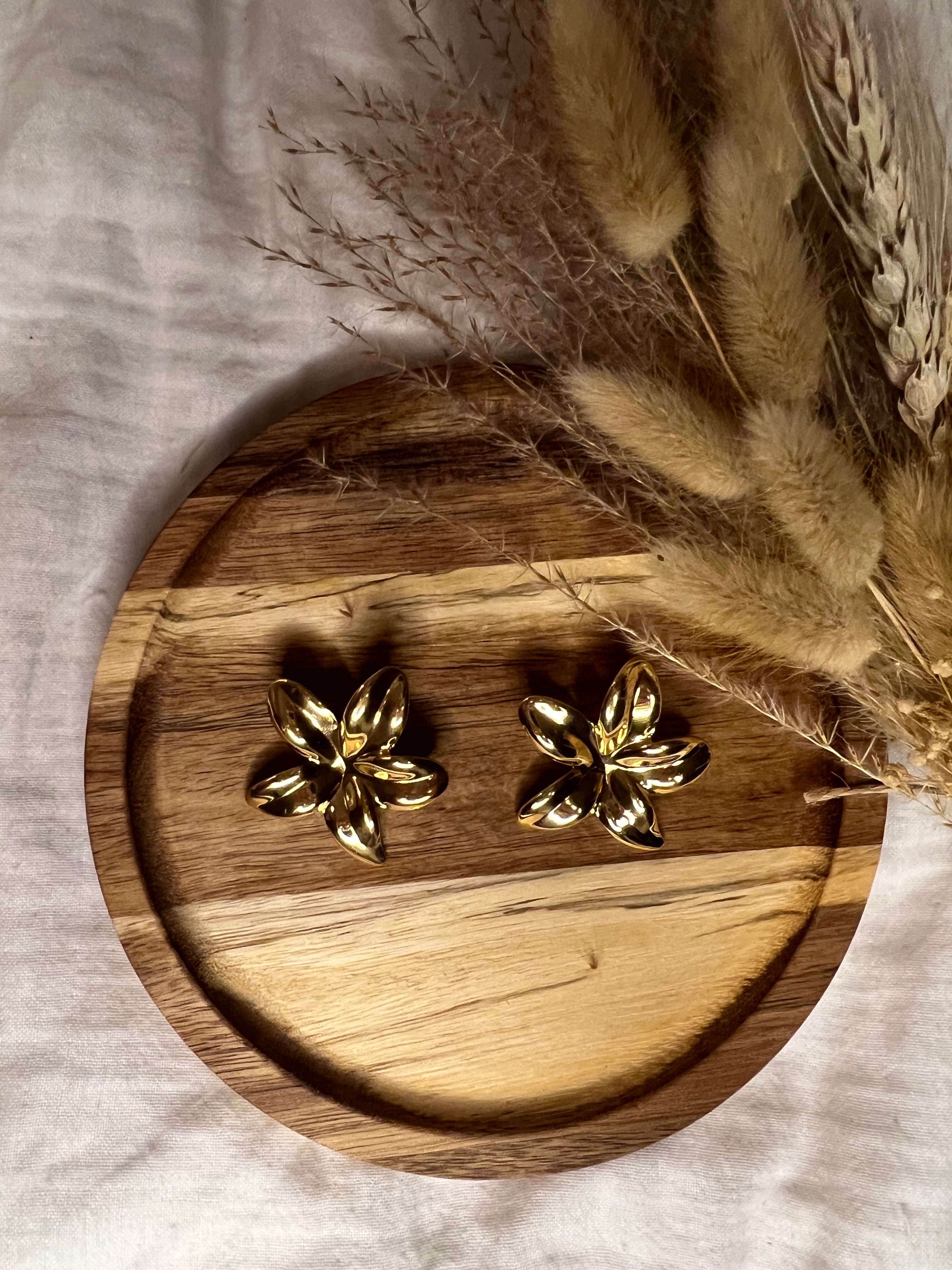 Boucles d'oreilles fleur dorée