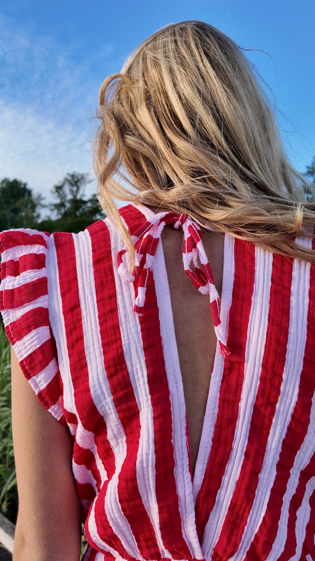 Robe dos nu en gaze de coton à rayures ☀️